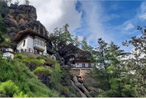 Singye Dra Hike – Sacred Cave and Meditation Site in Paro